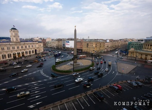 Площадь Восстания перед Московским вокзалом сейчас